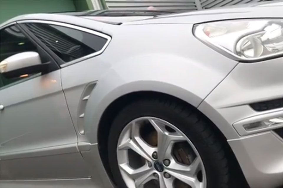 Ford S-Max Minor Bodywork Damage Repaired